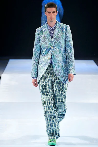 Look 15
